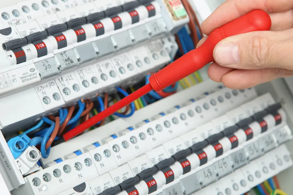 Électricien courant faible à Saint-Martin-de-May